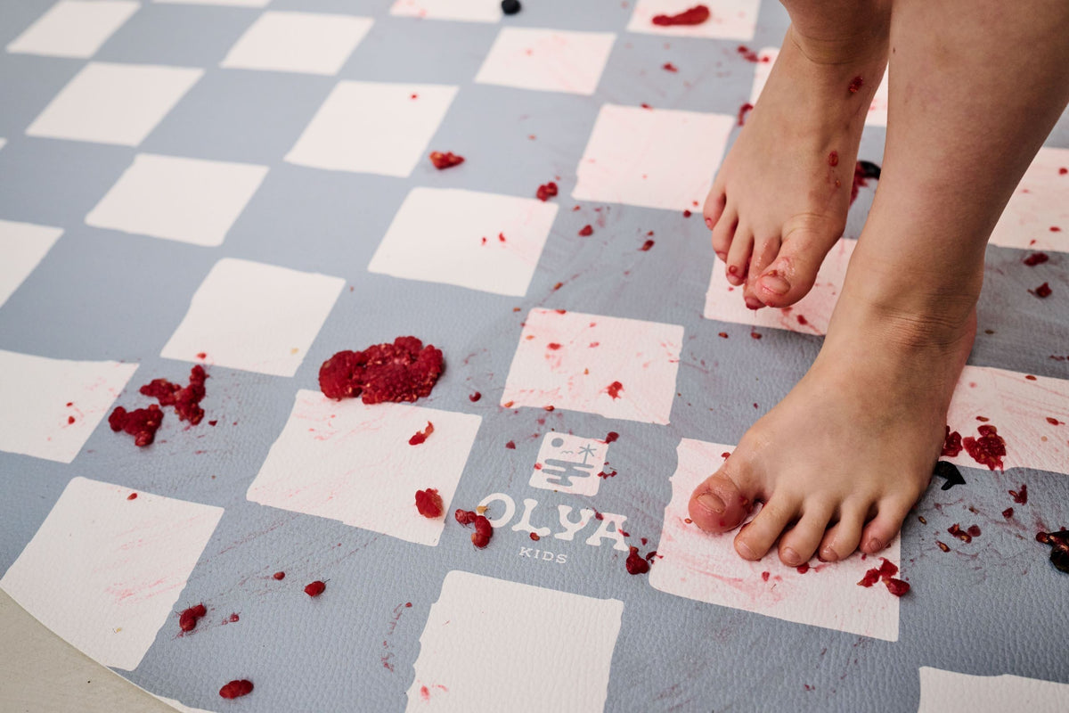 Lasten ruokailualusta, liukumaton ja vedenpitävä lattiasuoja – Chess Azure