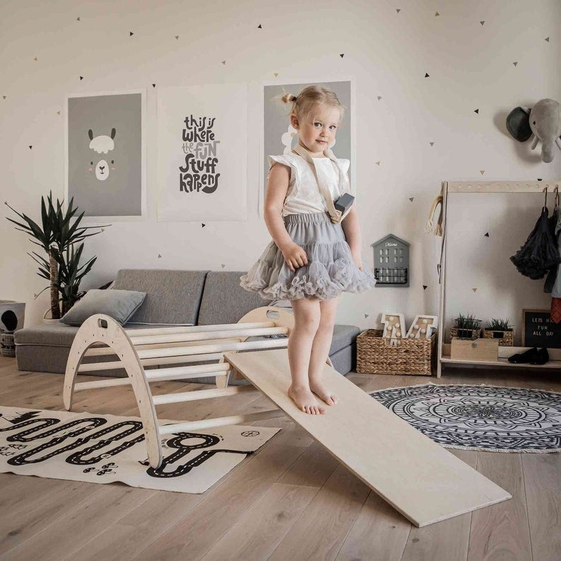 Montessori kiipeilykaari rampilla